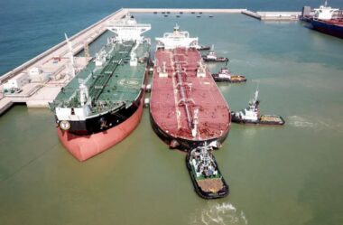 China avança sobre os portos do Brasil: estatal compra participação em terminal estratégico de petróleo no Porto do Açu