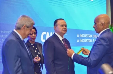 Carlos Brandão é distinguido na Federação das Indústrias com a Medalha do Mérito Industrial
