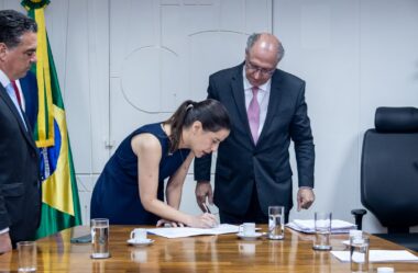 Pernambuco formaliza criação de zona de processamento de exportação no Porto de Suape