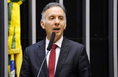 Relator diz que vai flexibilizar licitação para IAs nacionais e defende remunerar produtor de conteúdo